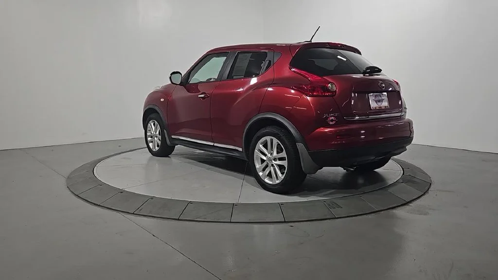 Used 2013 Red Nissan SL image 3