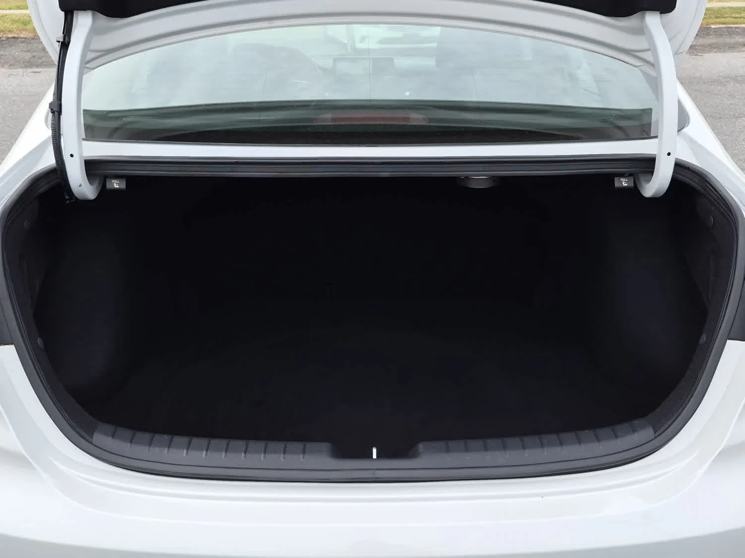 Used 2024 Snow White Pearl Kia GT-Line image 25