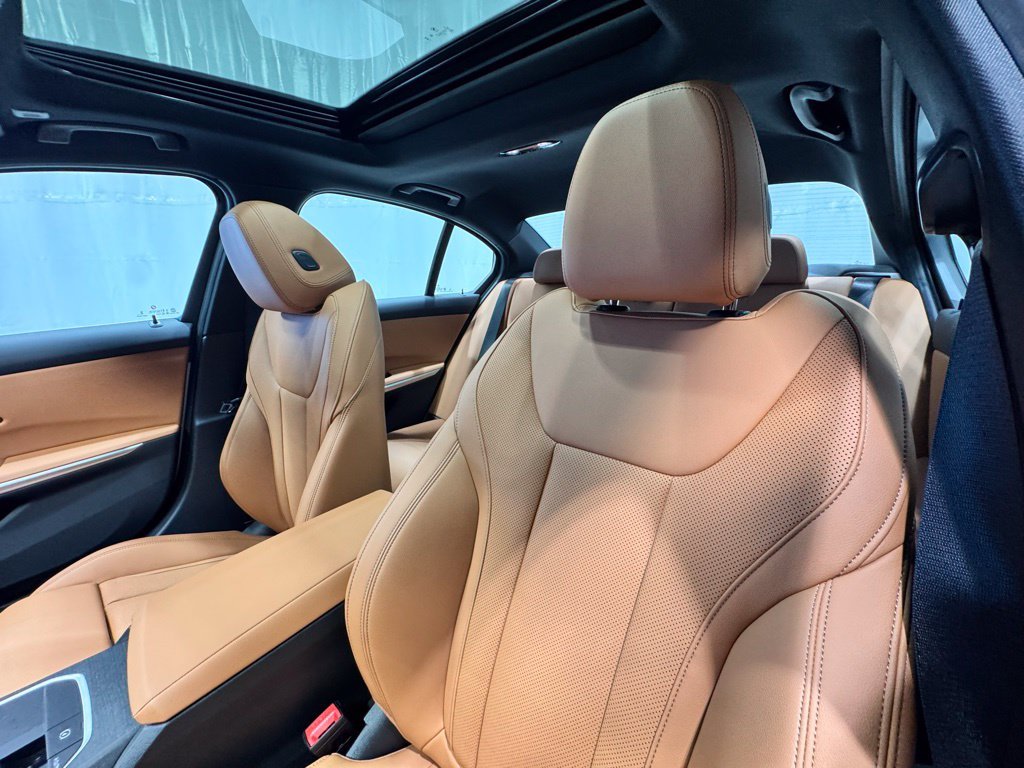 2026 BMW 3 Series 330i - Photo 17