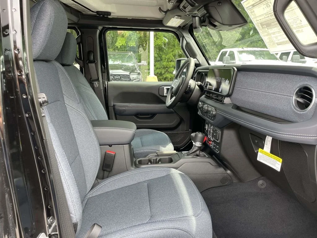New 2026 Black Clearcoat Jeep Rubicon image 15