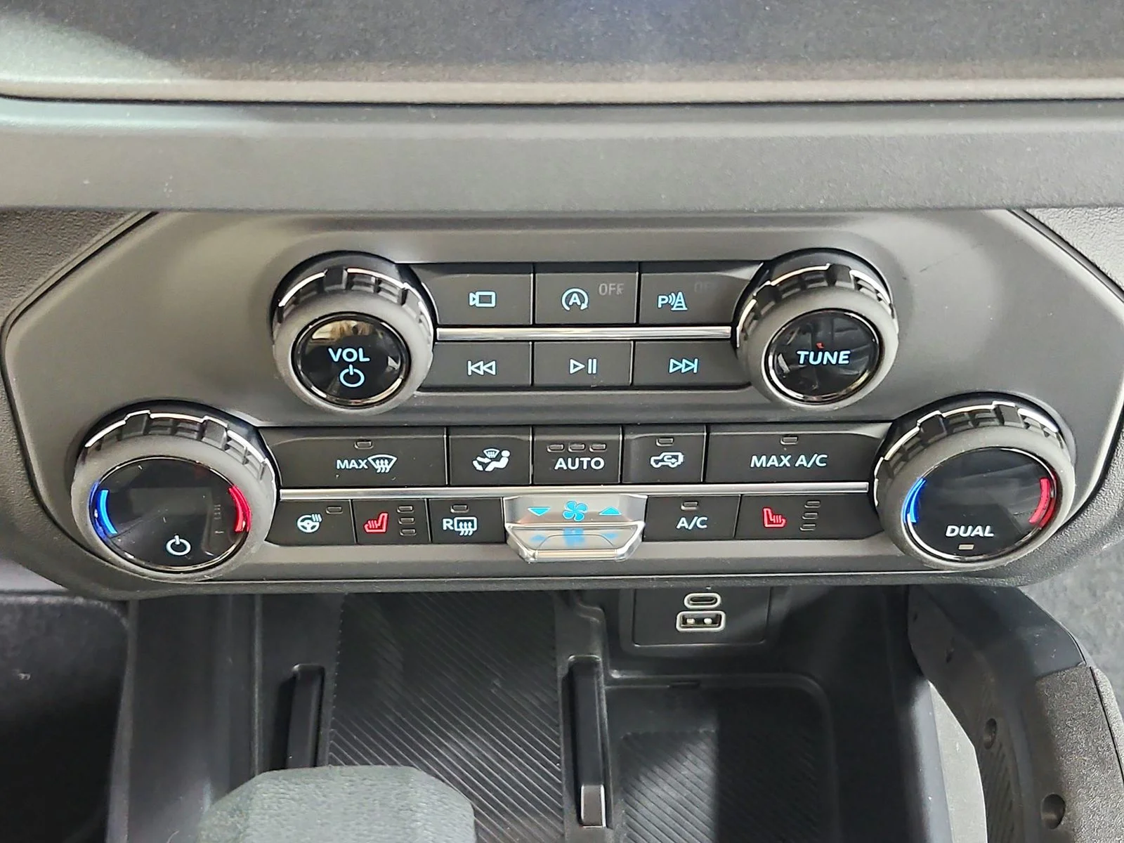 New 2026 Marsh Gray Ford Badlands® image 32