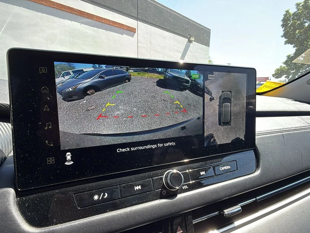 Used 2025 Gray Mitsubishi SE image 18