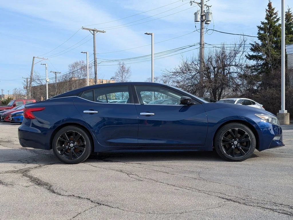Used 2017 Blue Nissan 3.5 S image 8