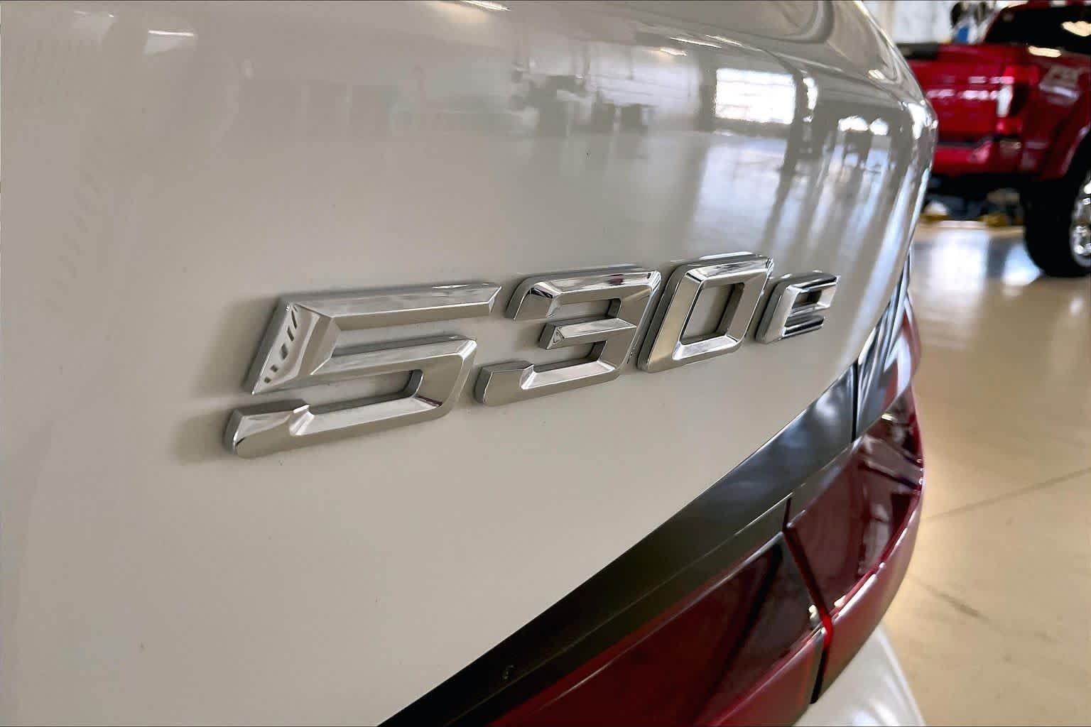 Used 2023 Alpine White BMW 530e image 9