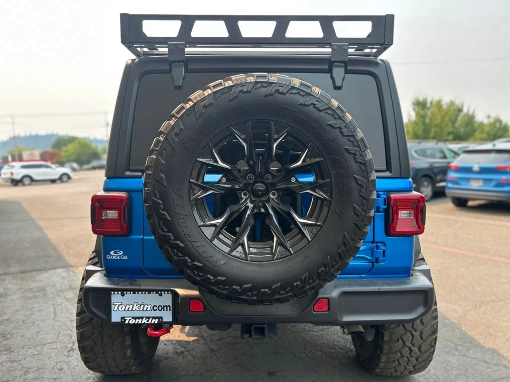 Used 2025 Hydro Blue Pearl Coat Jeep Rubicon image 7