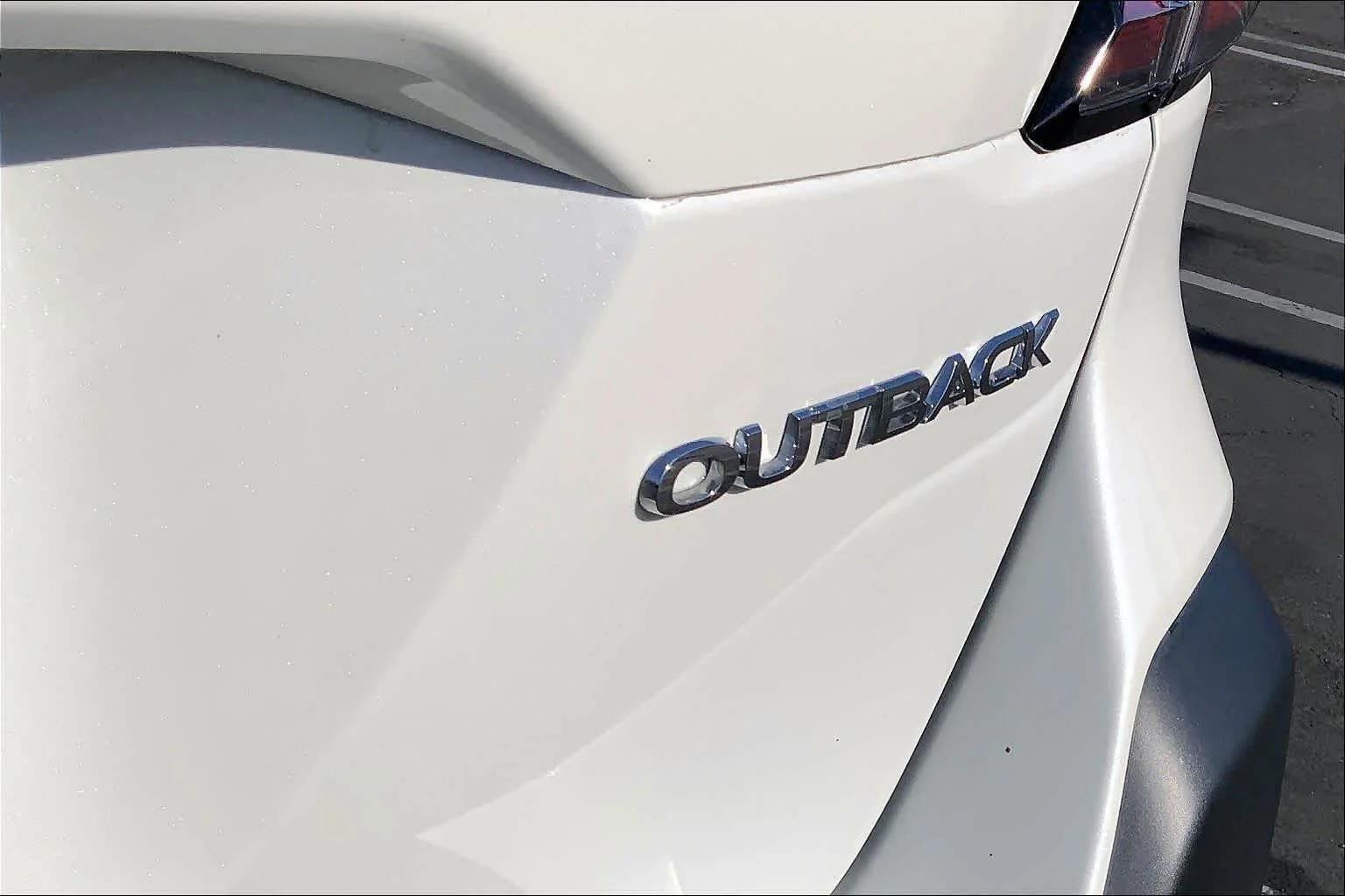 Used 2024 Crystal White Pearl Subaru Limited image 9