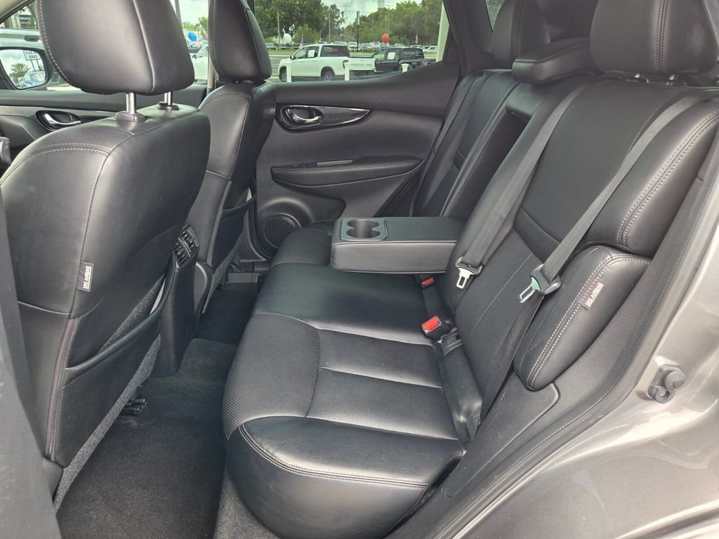 Used 2021 Gun Metallic Nissan SL image 7