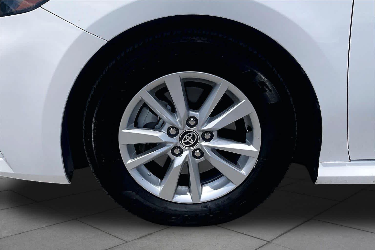 Used 2025 Ice Cap Toyota LE image 11