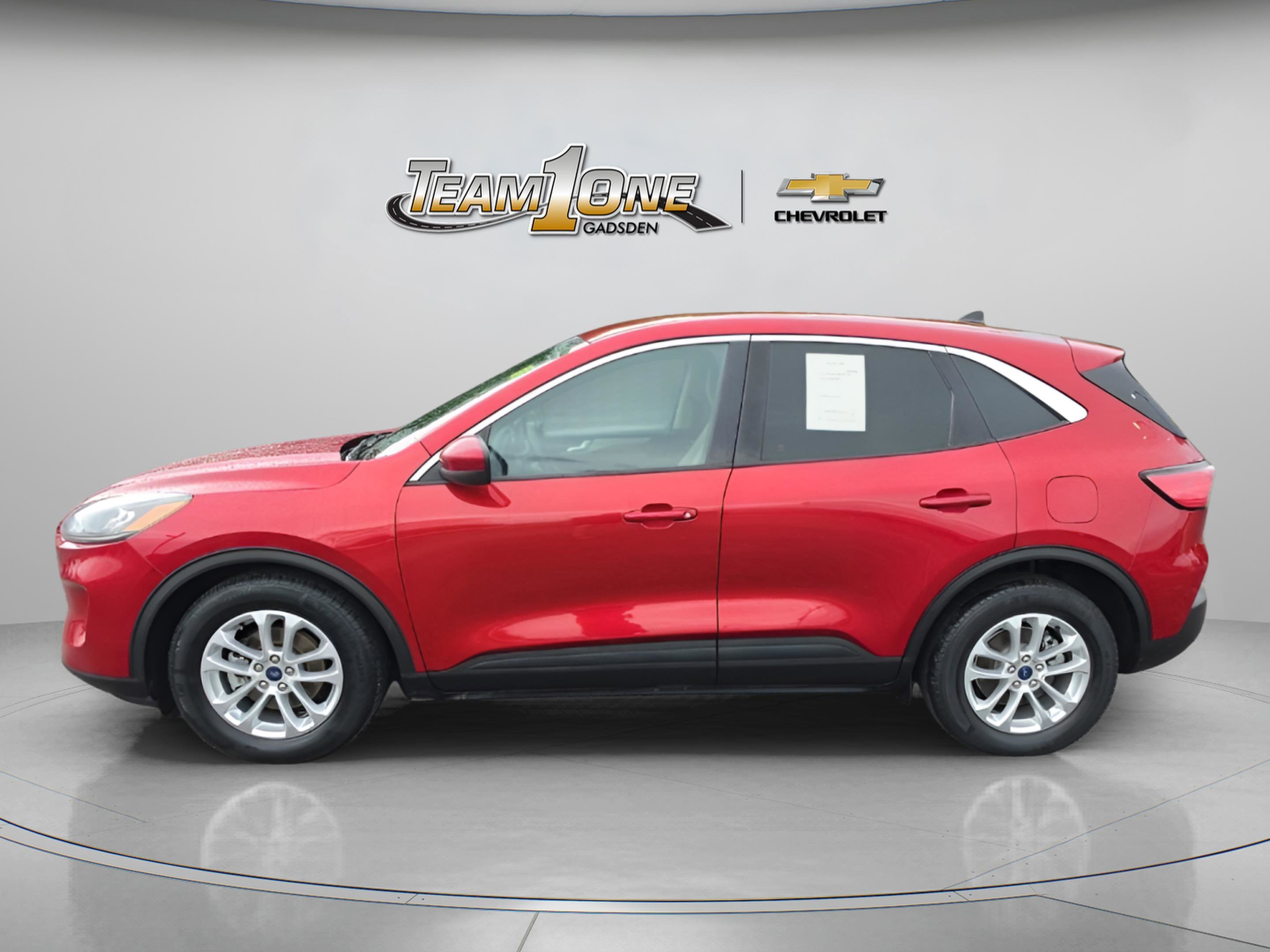 Used 2020 Red Ford SE image 4