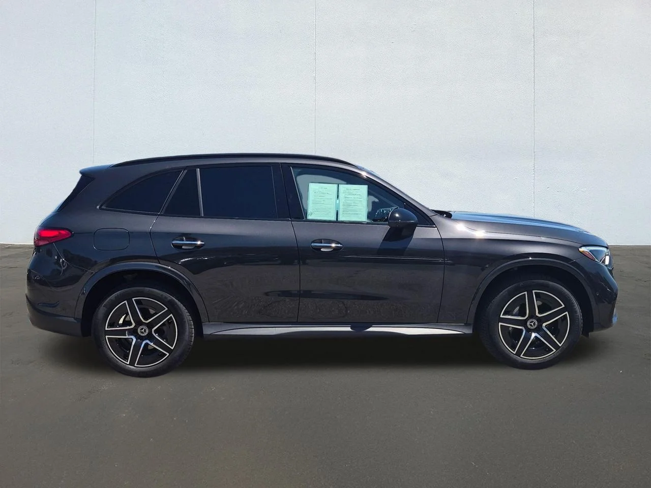 Used 2025 Graphite Grey Metallic Mercedes-Benz SUV image 4