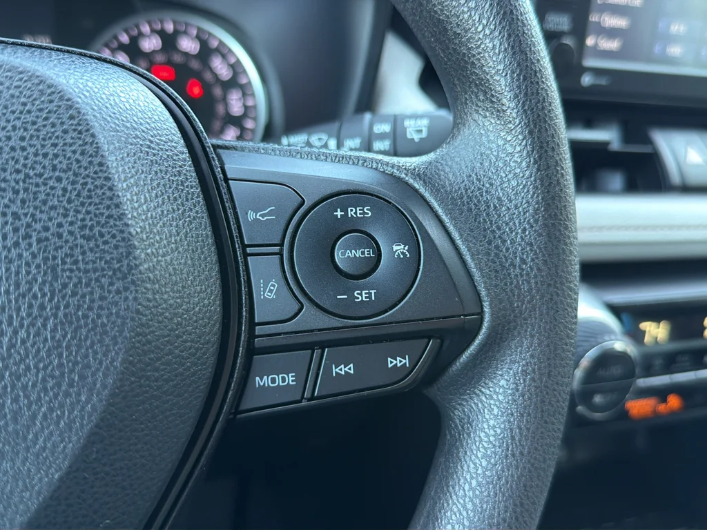 Used 2022 White Toyota XLE image 17