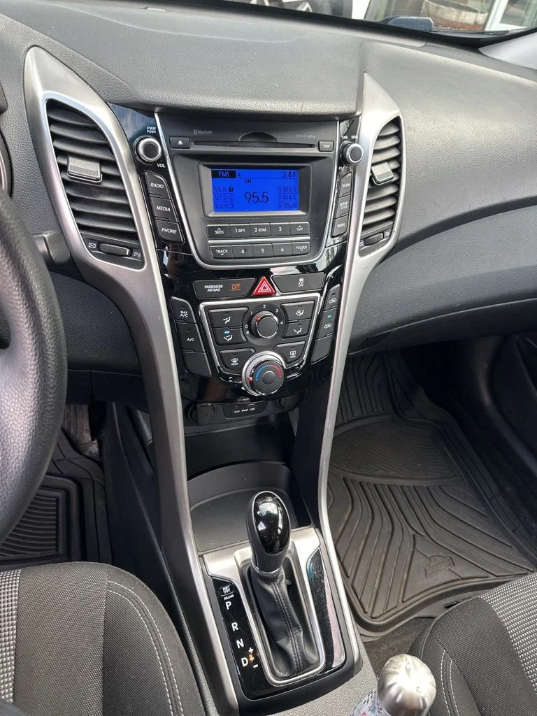 Used 2017 Black Noir Pearl Hyundai Base image 4