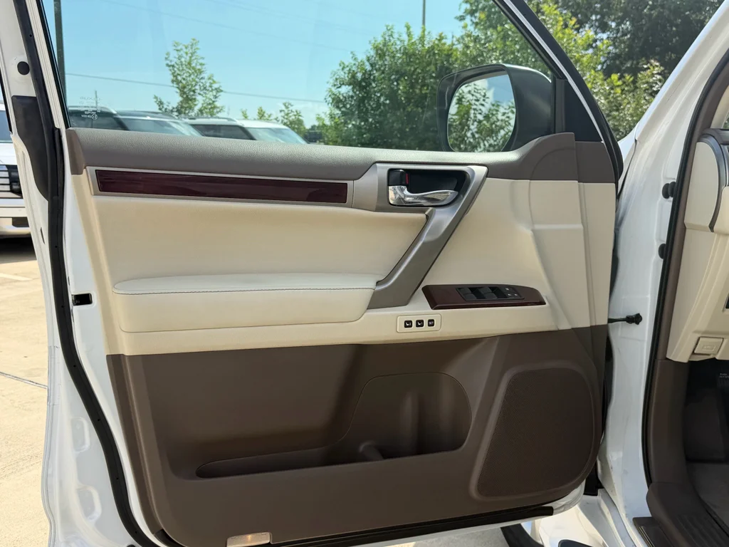 Used 2019 Starfire Pearl Lexus Premium image 17