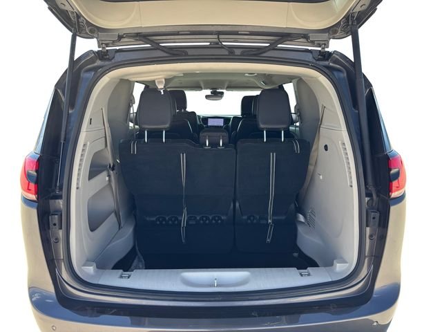 Used 2023 Gray Chrysler Touring L image 18