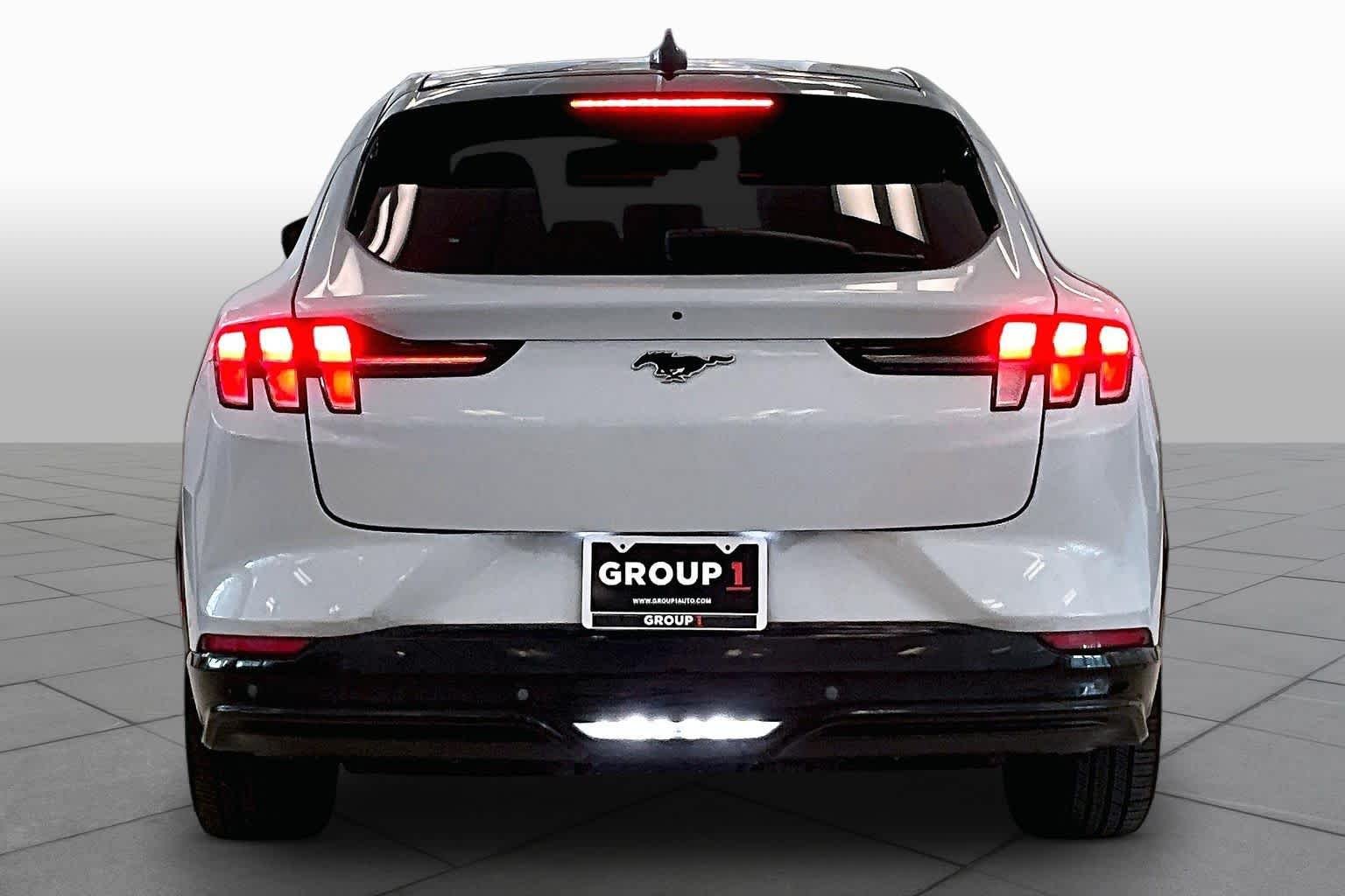 Used 2023 Space White Metallic Ford Premium image 4