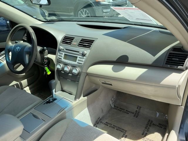Used 2011 Gray Toyota LE image 30