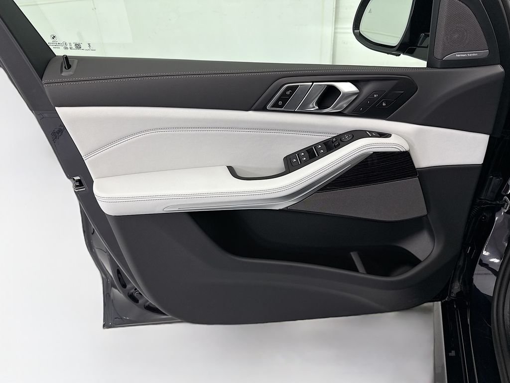 New 2026 Carbon Black Metallic BMW M60i image 23