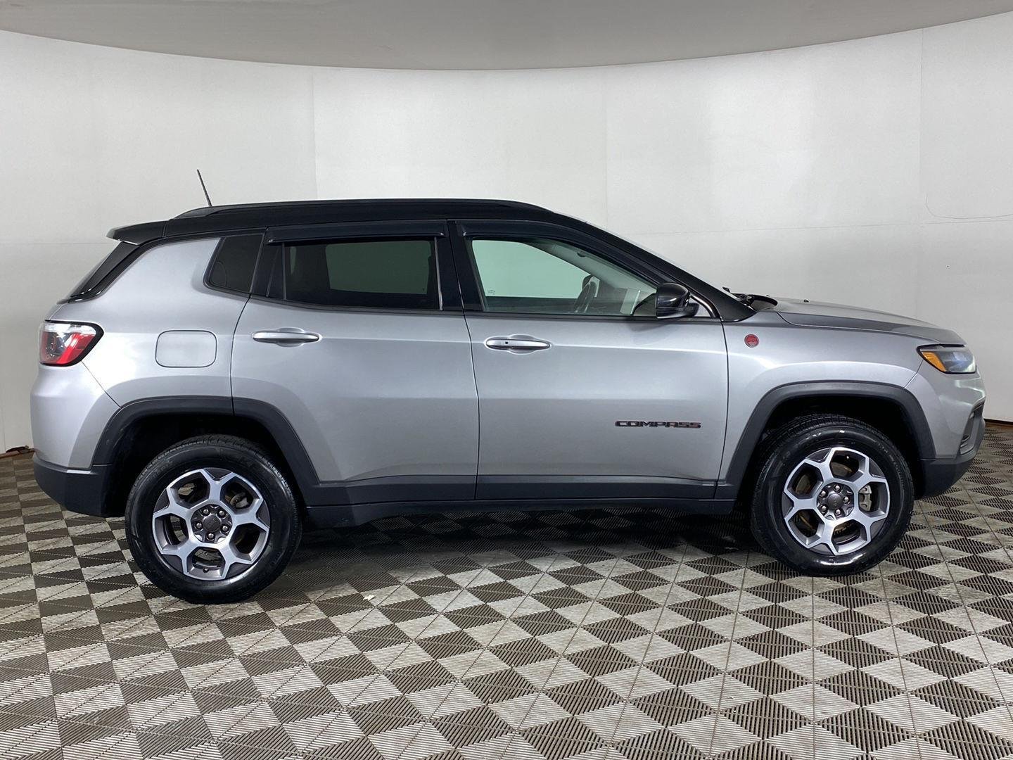 Used 2022 Billet Silver Metallic Clearcoat Jeep Trailhawk image 23