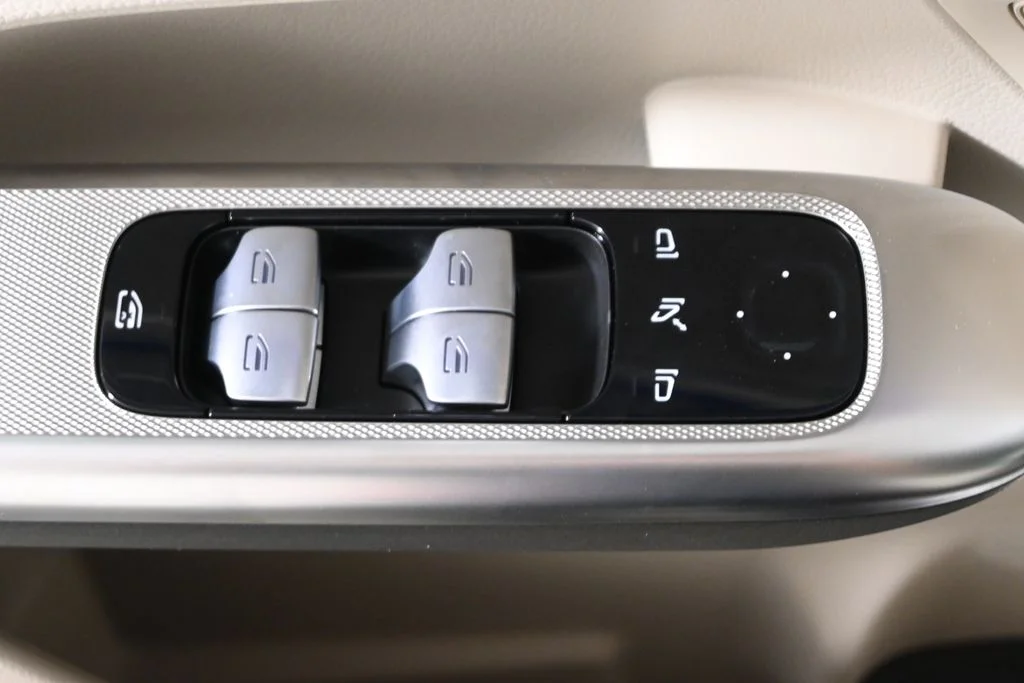 Used 2027 White Mercedes-Benz GLC 300 image 25