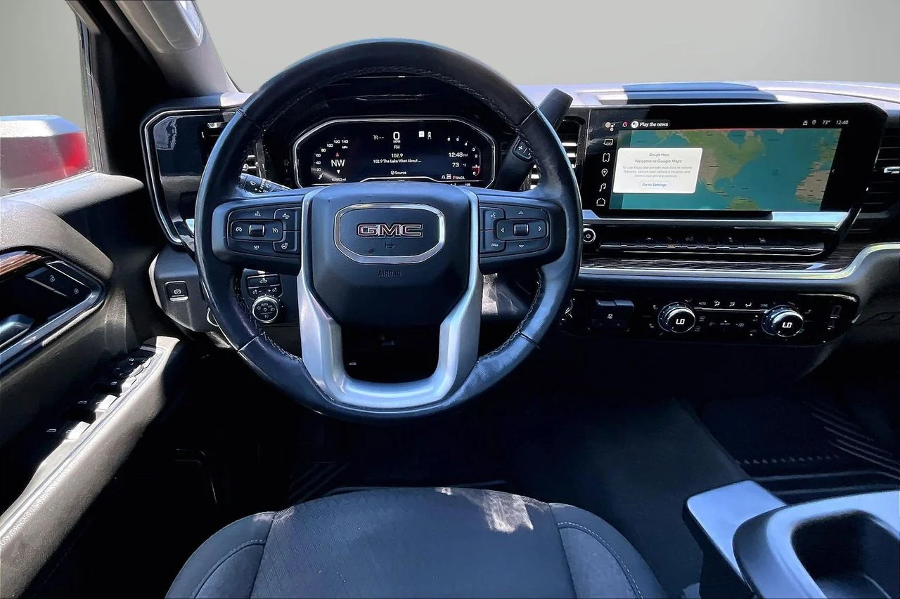 Used 2022 Red GMC Elevation image 11