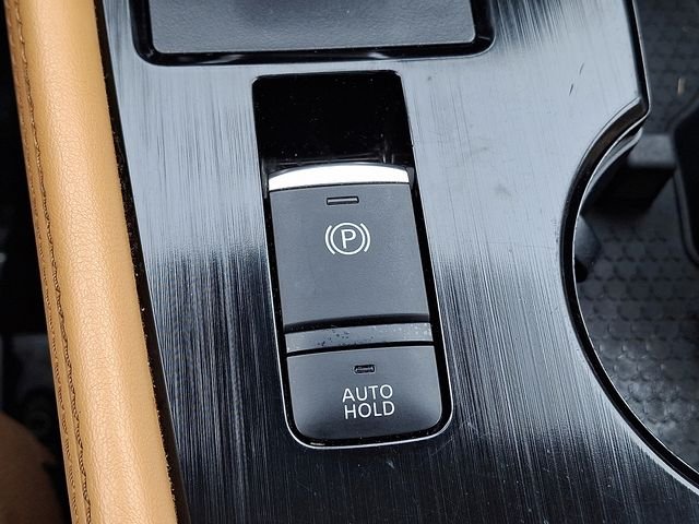 Used 2023 White Nissan Platinum image 25