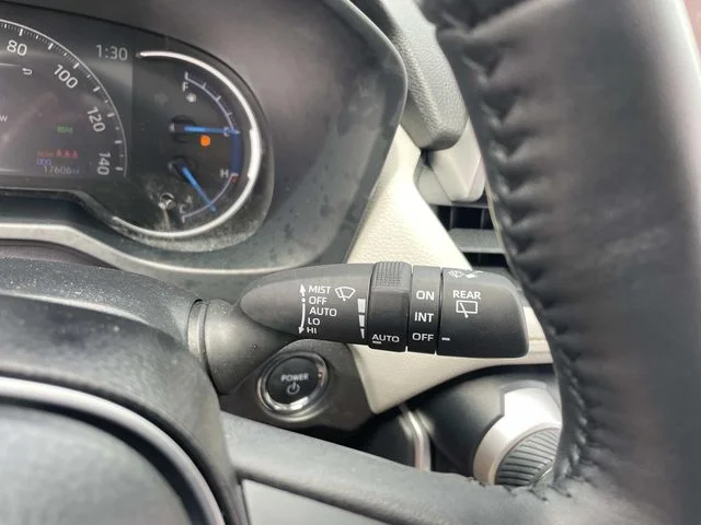 Certified Used 2025  Toyota XLE image 38