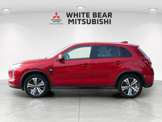 Used 2022 Red Mitsubishi 2.0 ES image 3