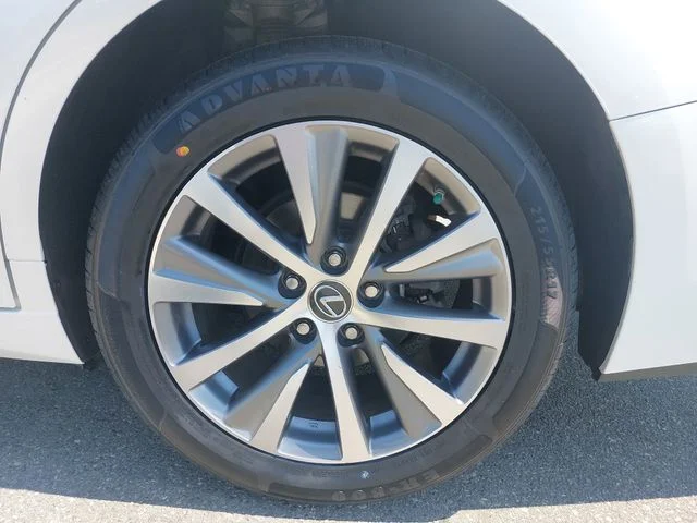 Used 2020 White Lexus 350 image 32