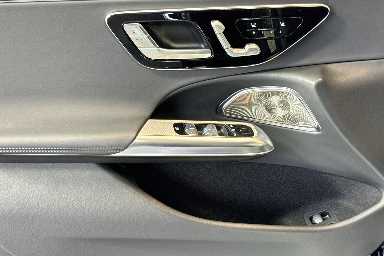 New 2027 Obsidian Black Metallic Mercedes-Benz AMG® E 53 Hybrid image 15