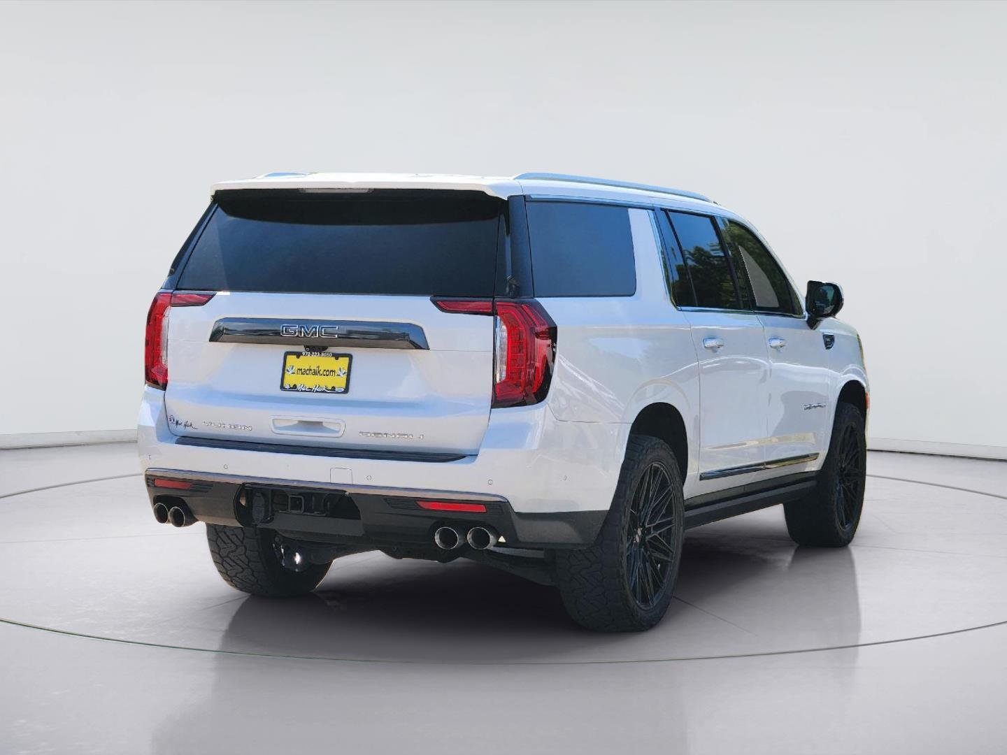 Used 2024 White Frost Tricoat GMC Denali Ultimate image 4