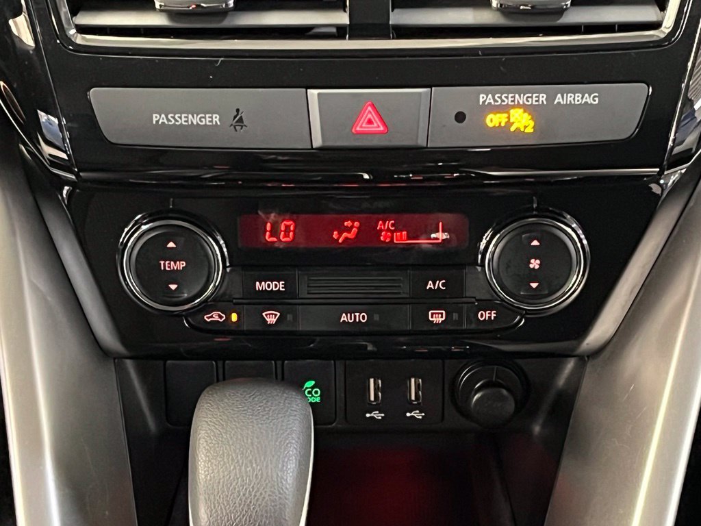 Used 2022 Octane Blue Metallic Mitsubishi ES image 23