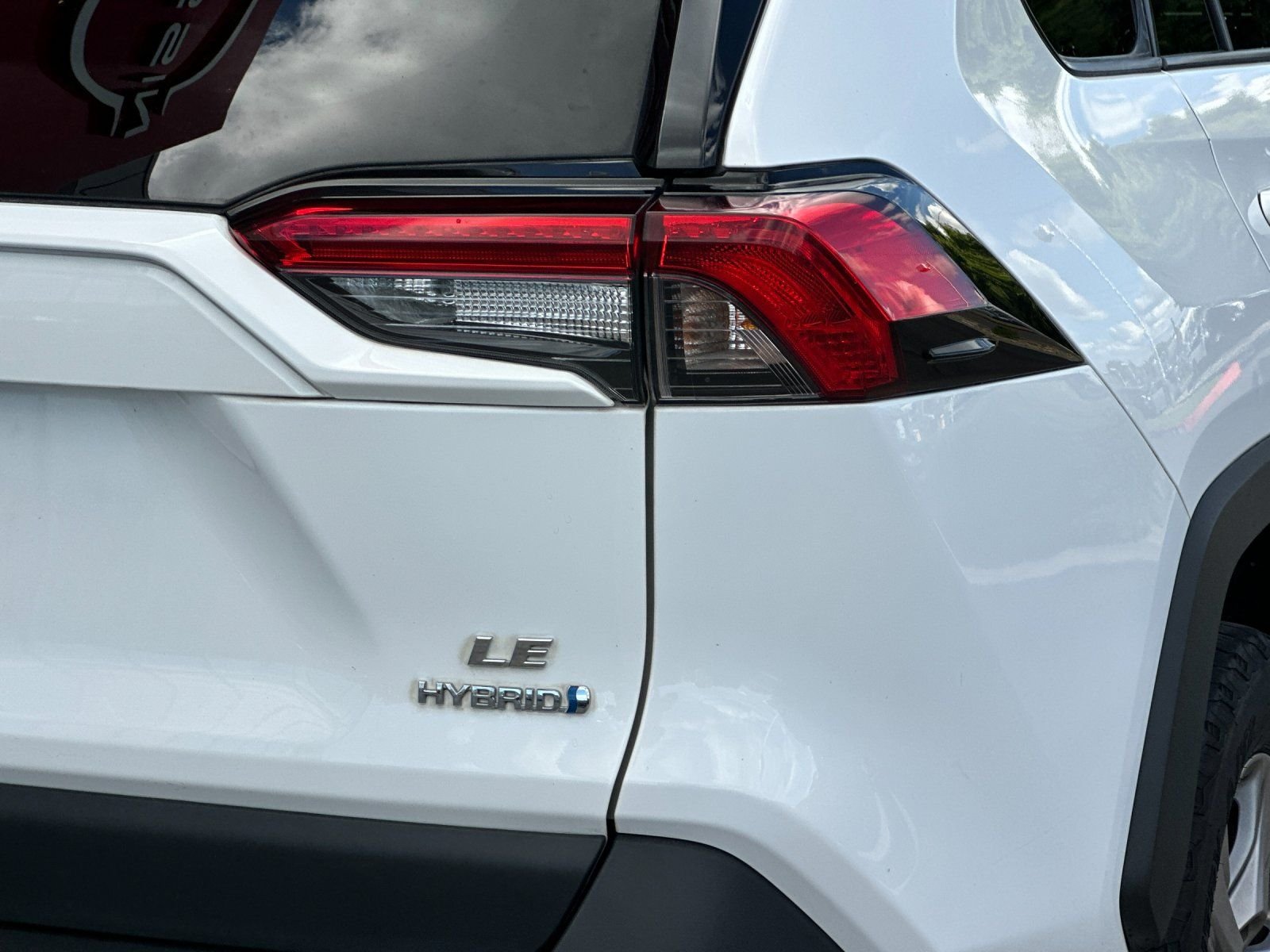 Used 2023 Ice Toyota LE image 24