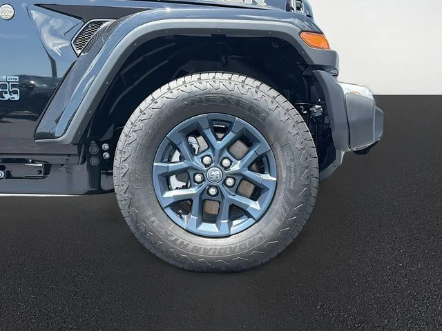 New 2026 Black Clear-Coat Exterior Paint Jeep 85th Anniversary Edition image 32