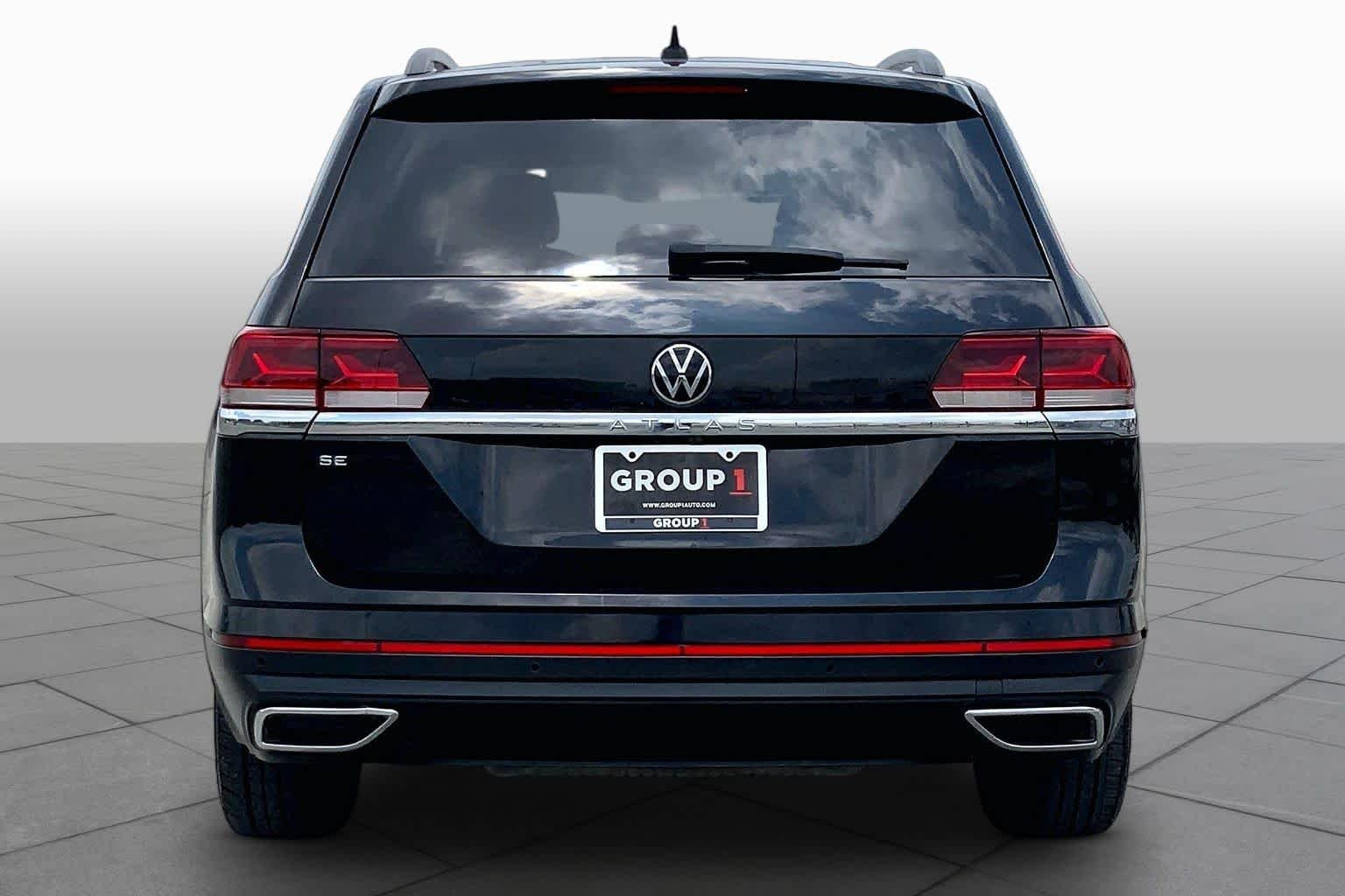 Used 2022 Deep Black Pearl Volkswagen 2.0T SE w/Technology image 5