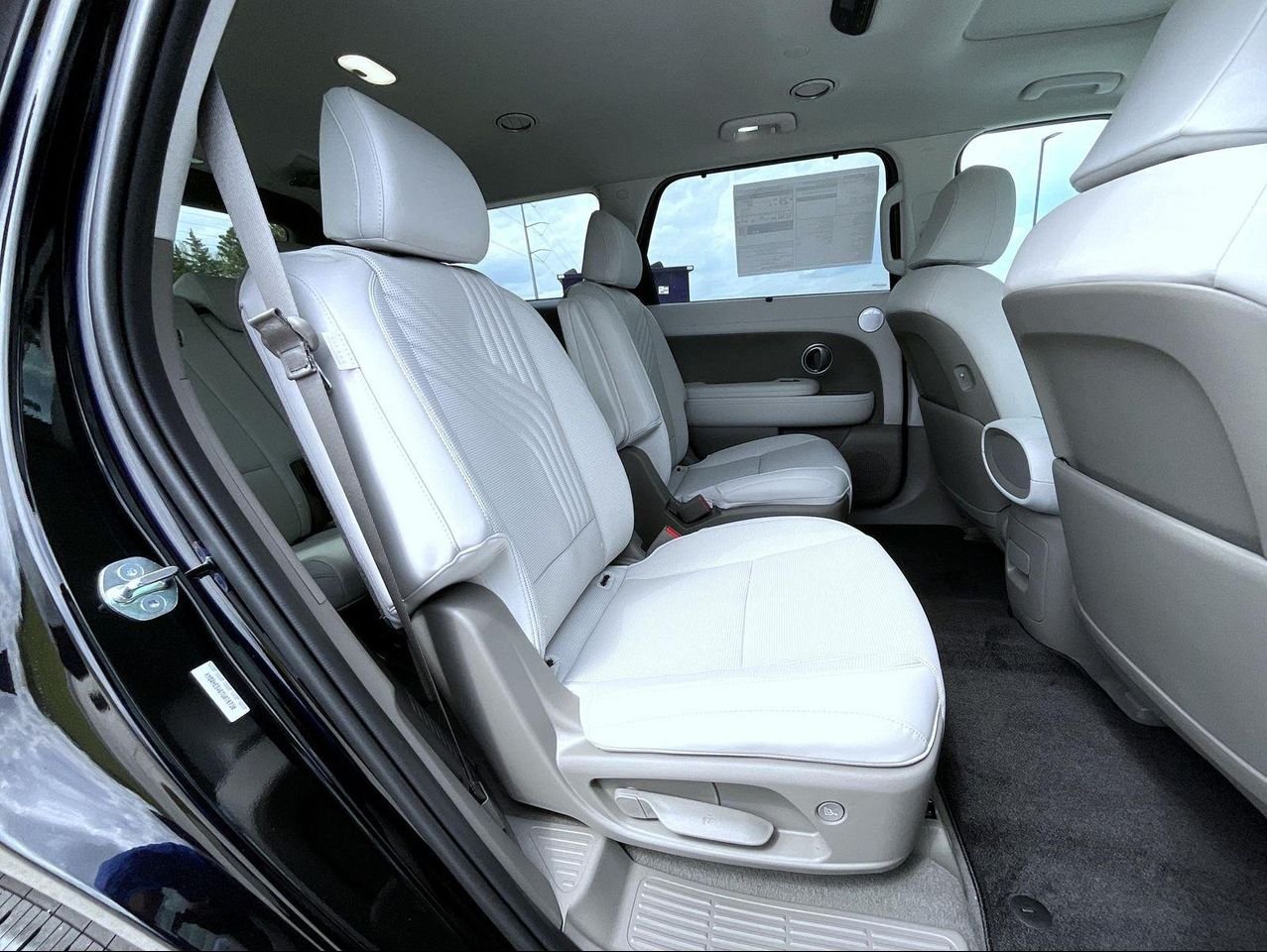 New 2026 Black Hyundai SEL Premium image 19