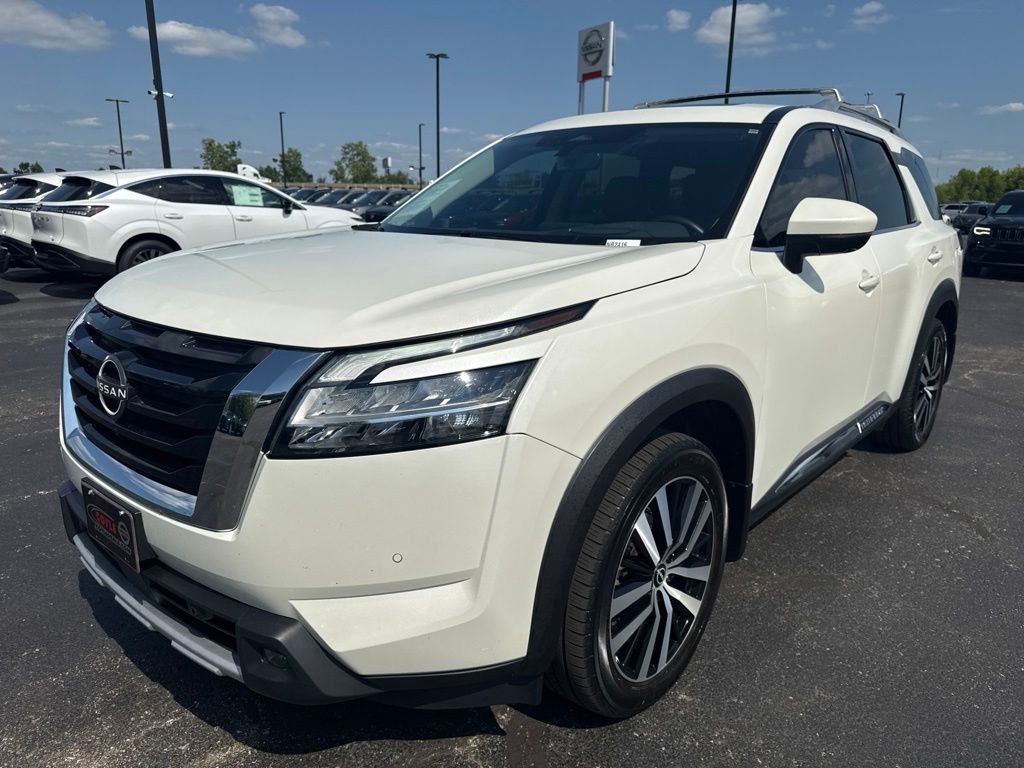 Used 2023 White Nissan Platinum image 7