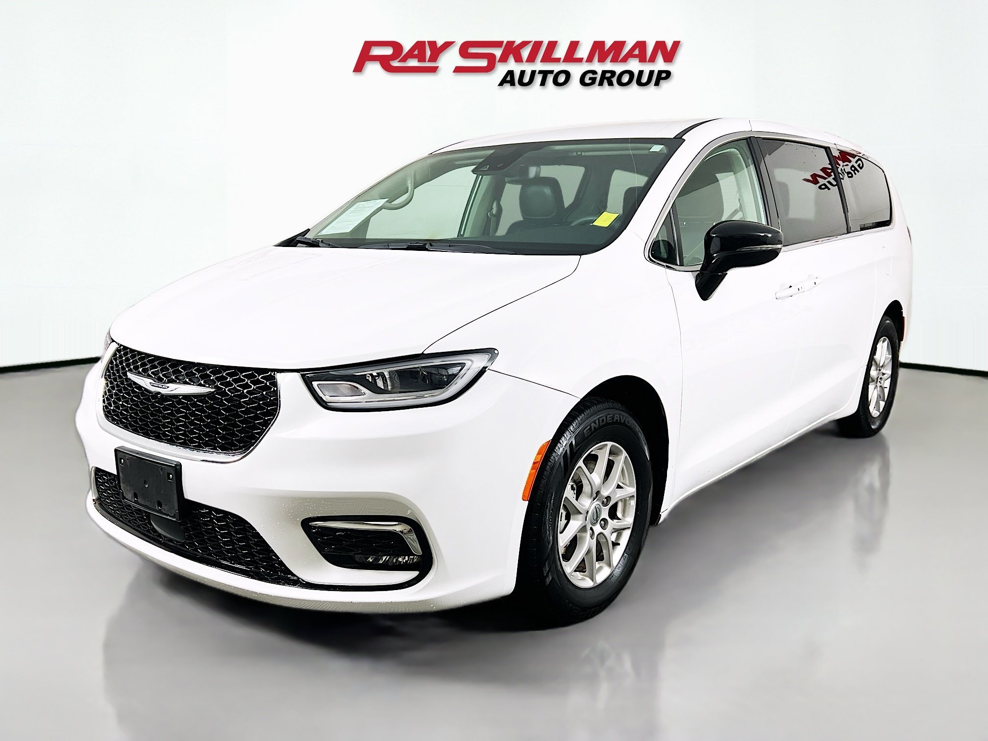 Used 2024 Bright White Clearcoat Chrysler TOURING L image 3