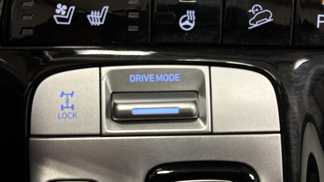 Used 2024 White Pearl Hyundai Limited image 35