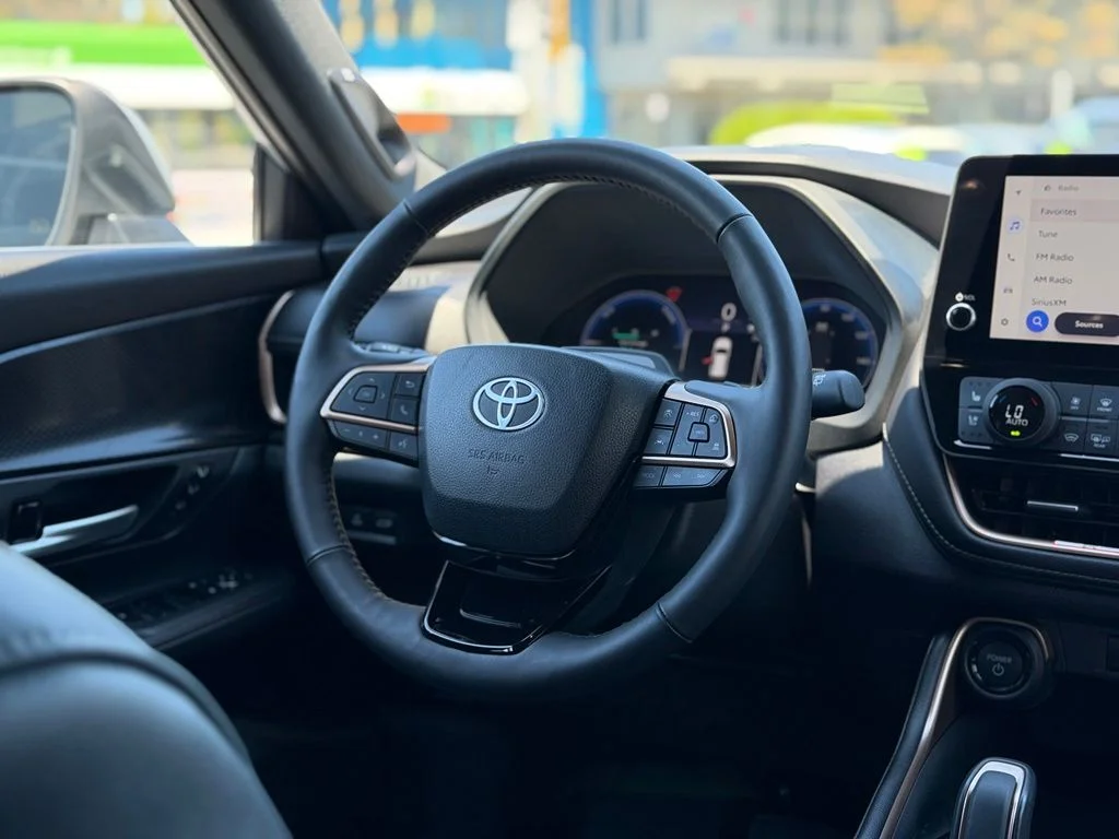 Used 2025  Toyota MAX Platinum image 25