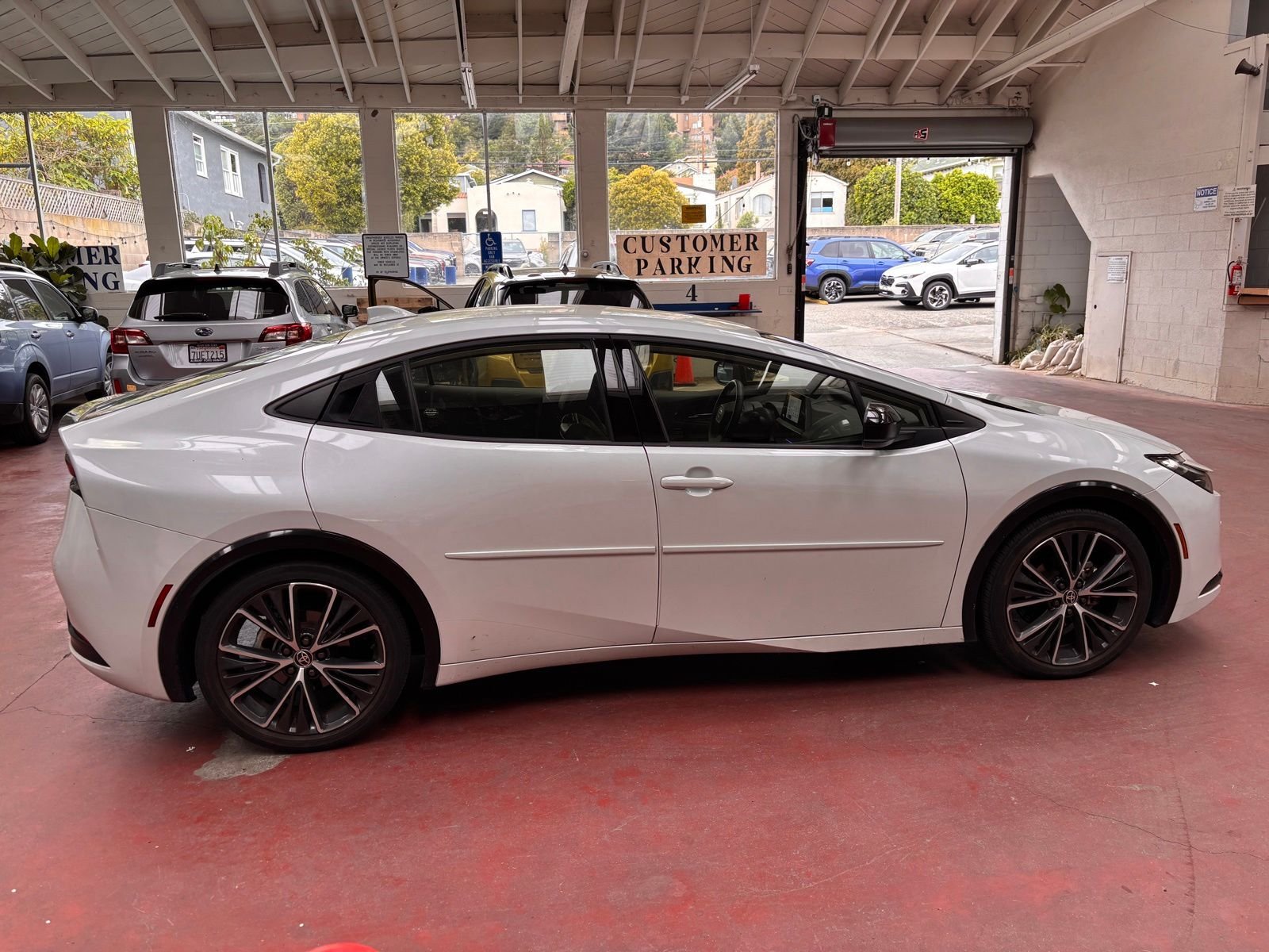 2023 Toyota Prius XLE photo 6