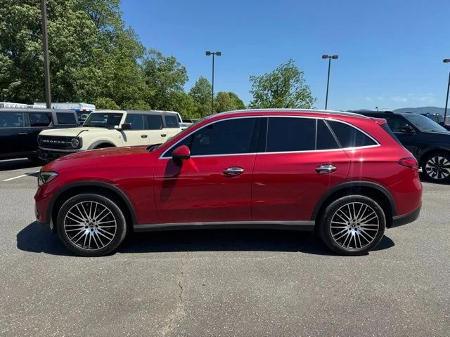 Used 2024  Mercedes-Benz GLC 300 image 4
