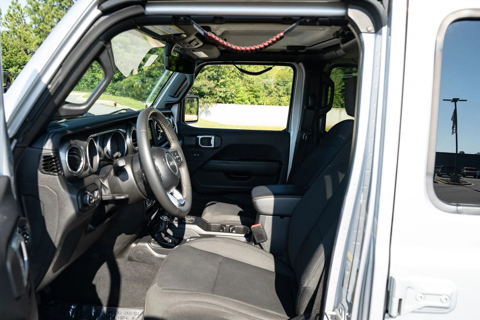 Used 2023 Silver Jeep Overland image 14