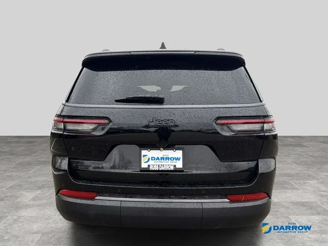 New 2026 Diamond Black Crystal Pearl-Coat Exterior Paint Jeep Laredo image 4