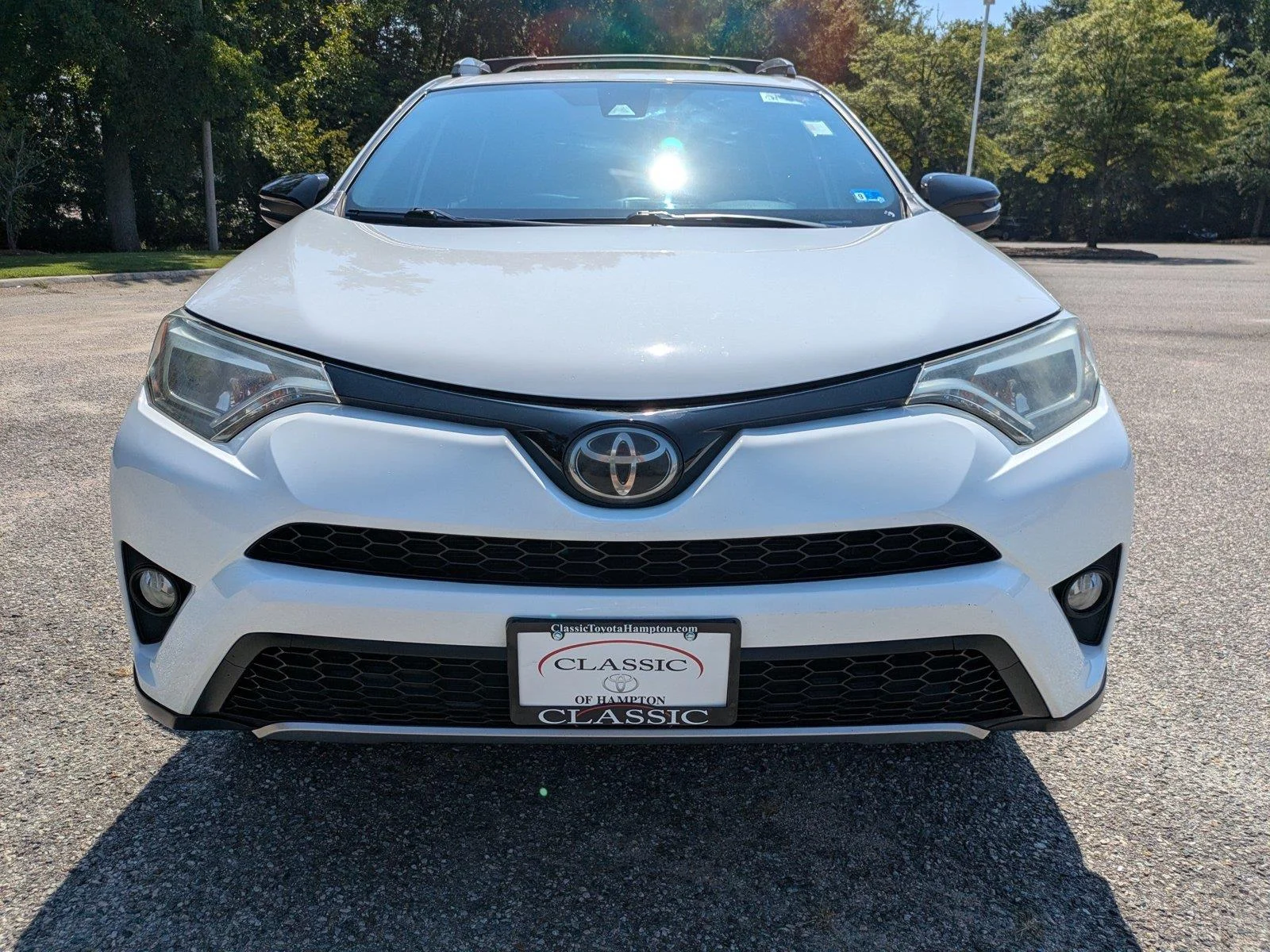 Used 2017 Super White Toyota SE image 9
