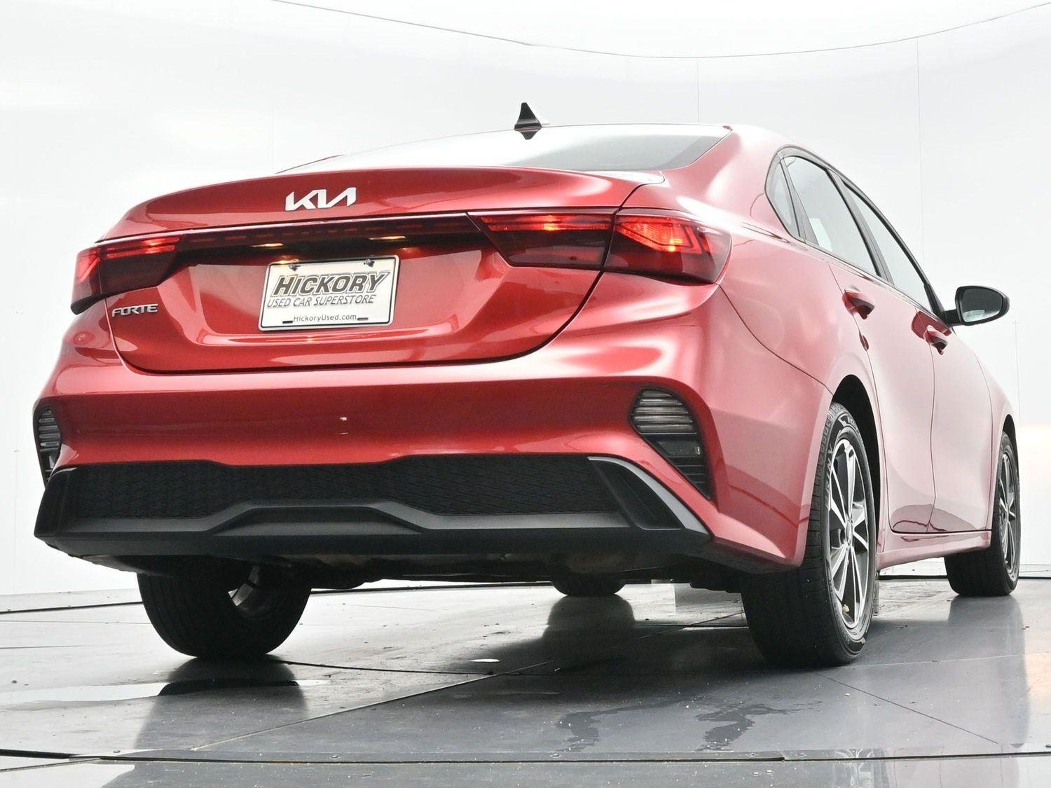 Used 2022 Currant Red Kia LXS image 43