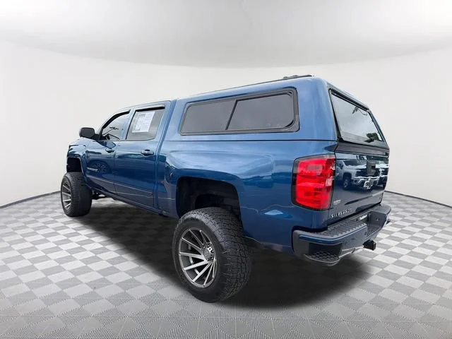 Used 2017 DEEP OCEAN BLUE METALLIC Chevrolet LT image 7