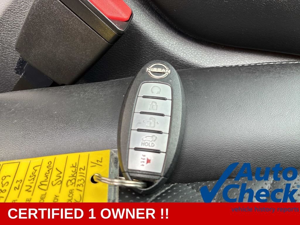Used 2023 Black Nissan Platinum image 9
