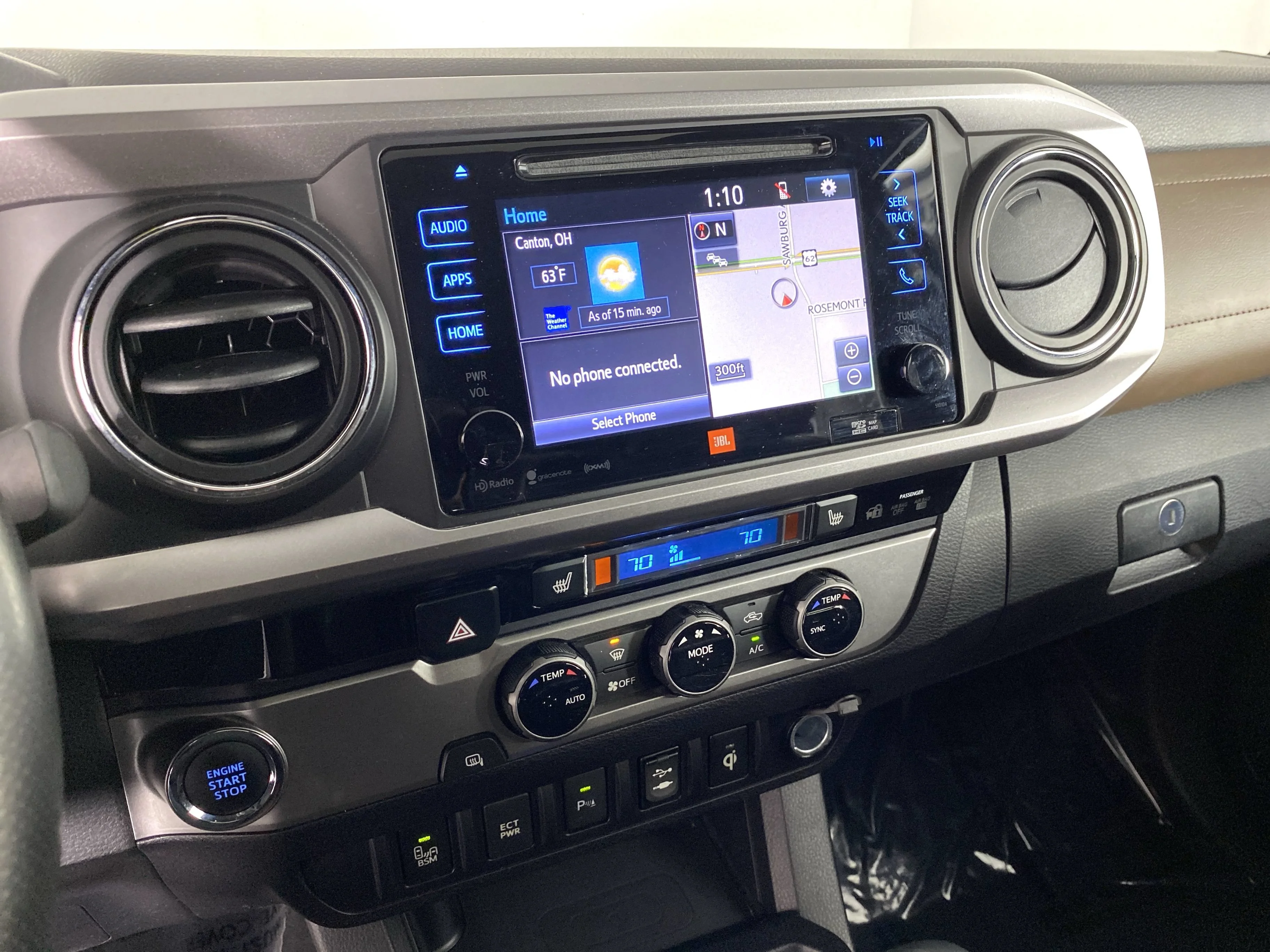 Used 2017 Silver Sky Metallic Toyota Limited image 29