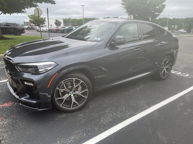 Used 2021 Gray BMW xDrive40i image 1