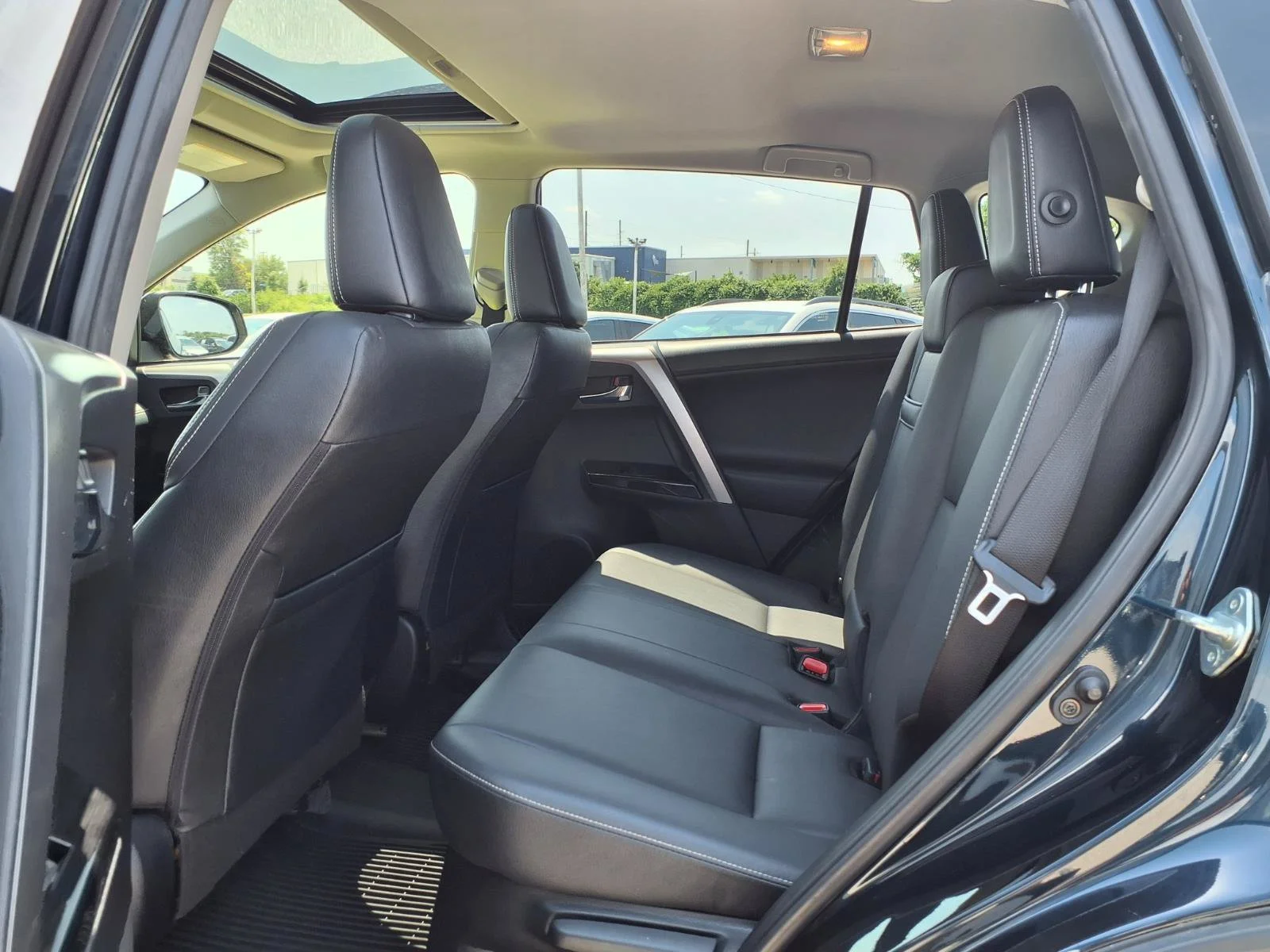 Used 2018 Aqua Toyota Hybrid Limited image 27